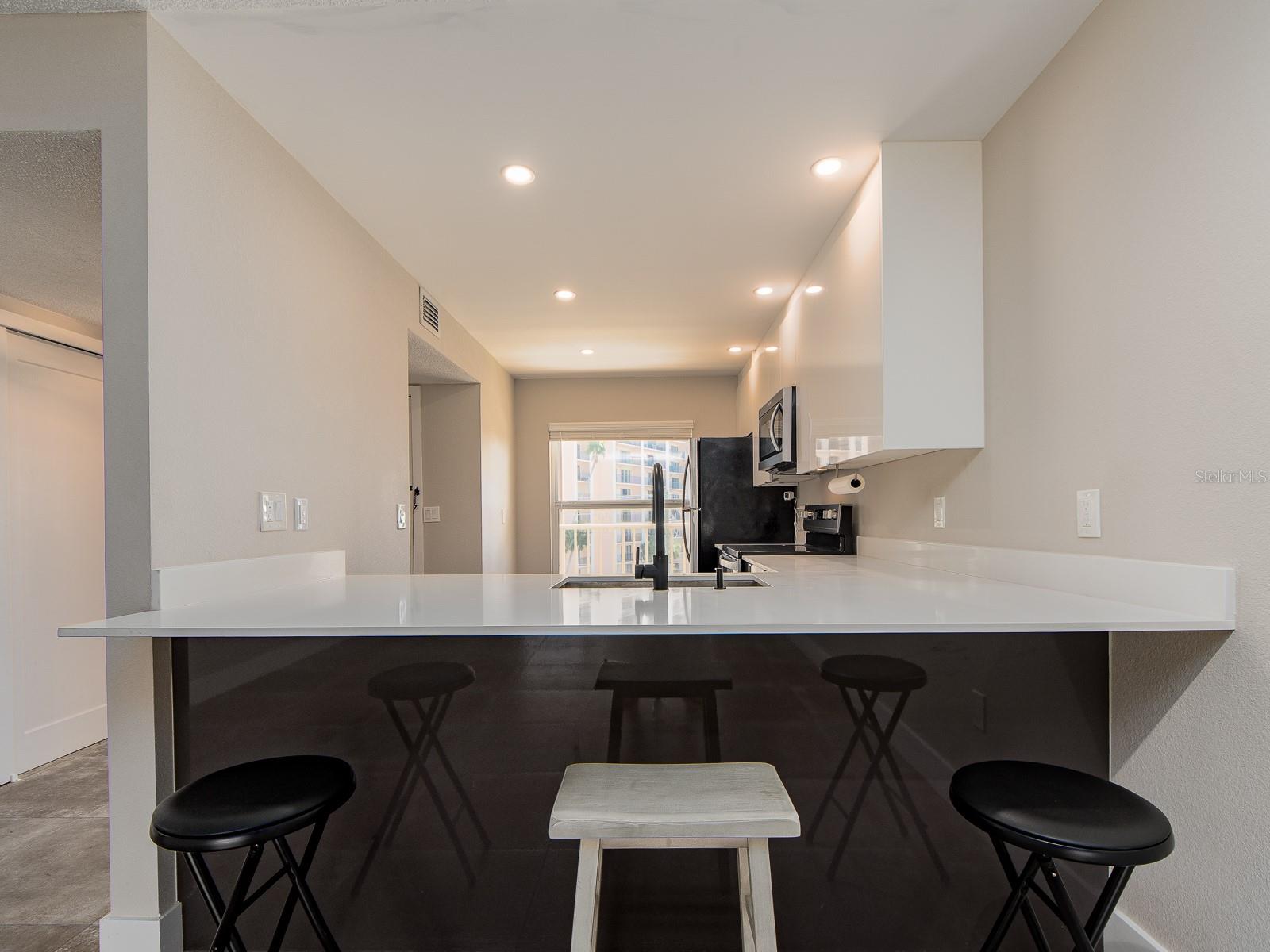105 Island Way #143 Property Photo 8