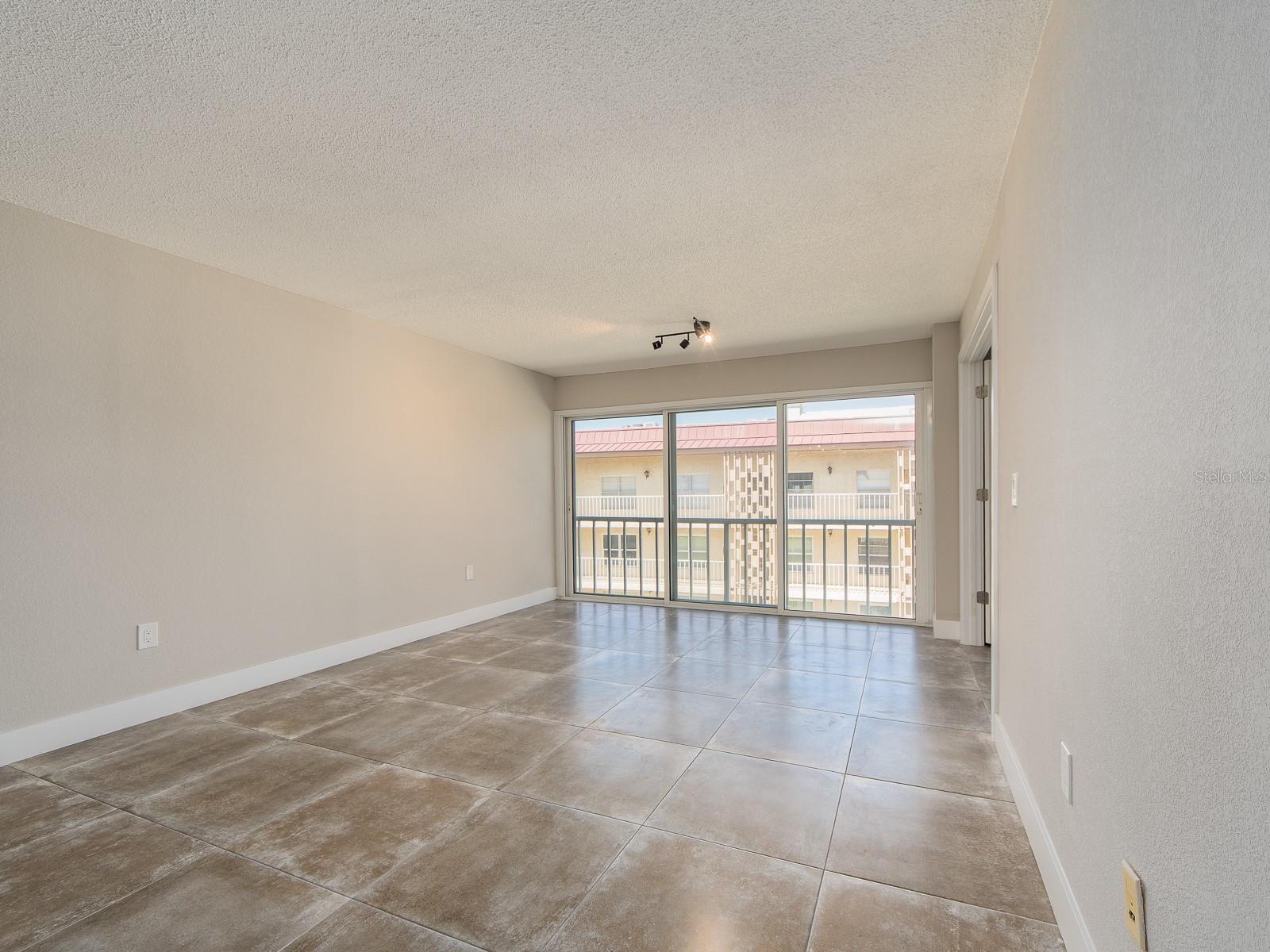 105 Island Way #143 Property Photo 10