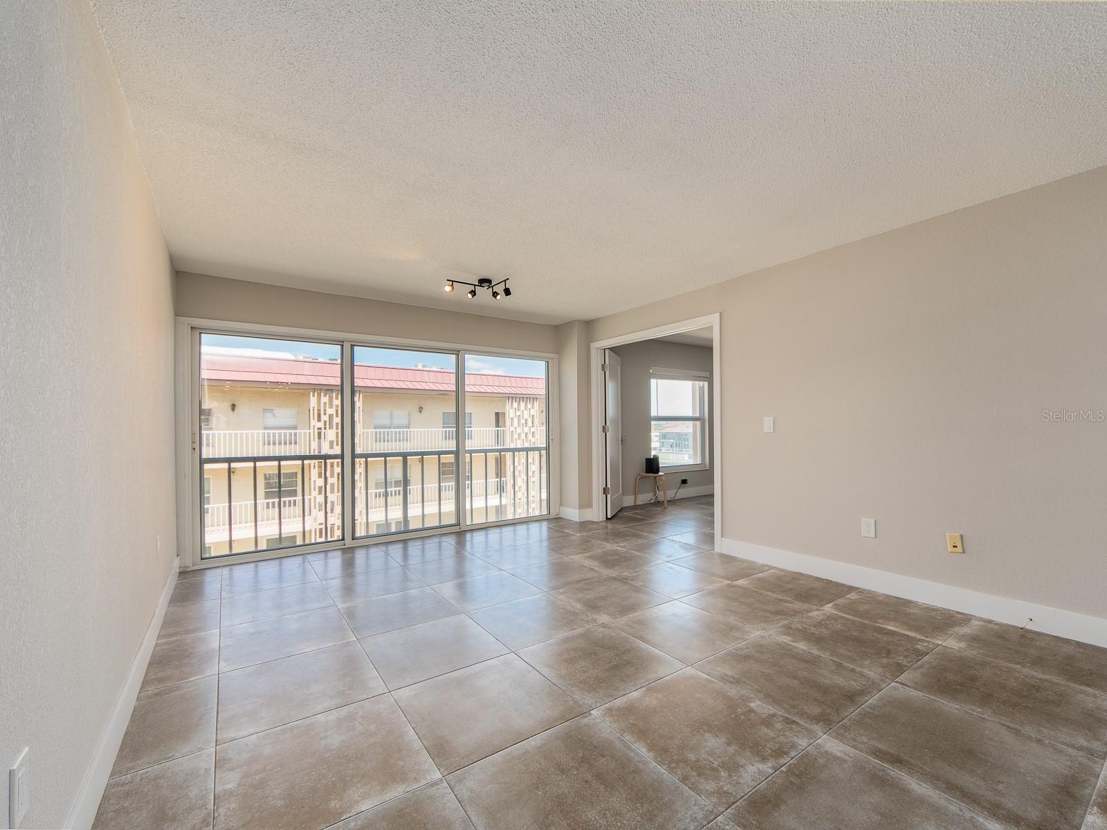105 Island Way #143 Property Photo 11