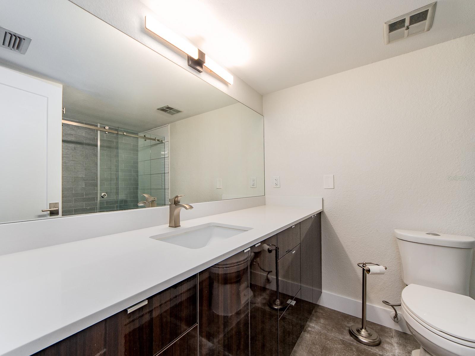 105 Island Way #143 Property Photo 18