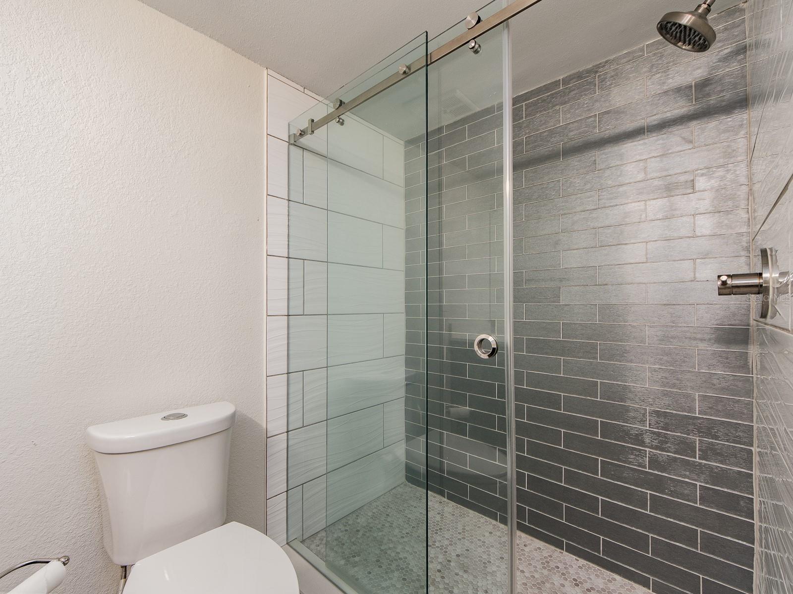 105 Island Way #143 Property Photo 19