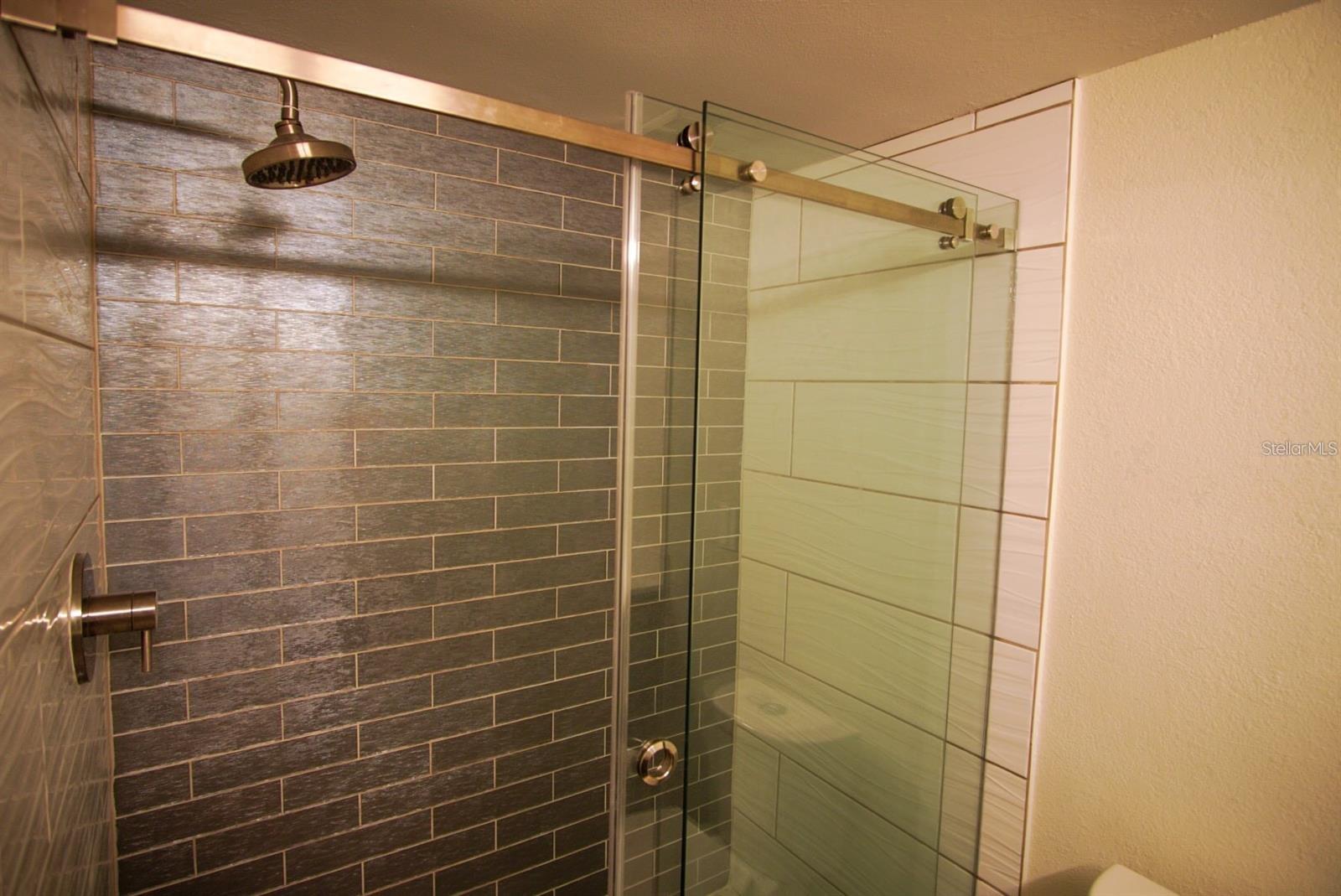 105 Island Way #143 Property Photo 23