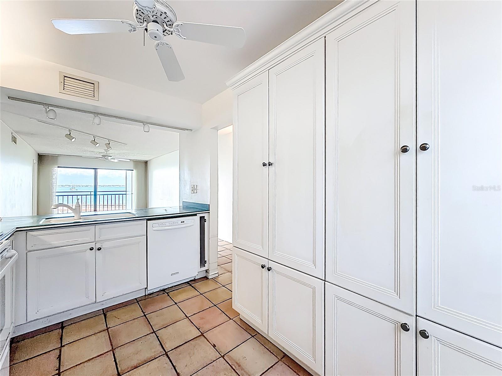 6211 Sun Blvd #211 Property Photo 6