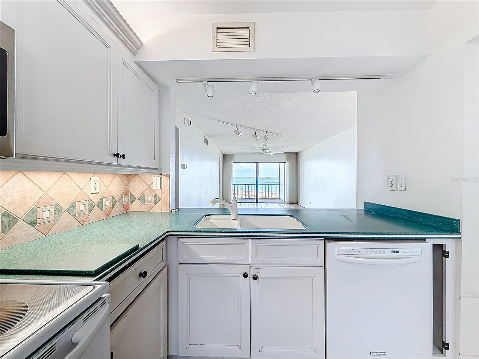 6211 Sun Blvd #211 Property Photo 7