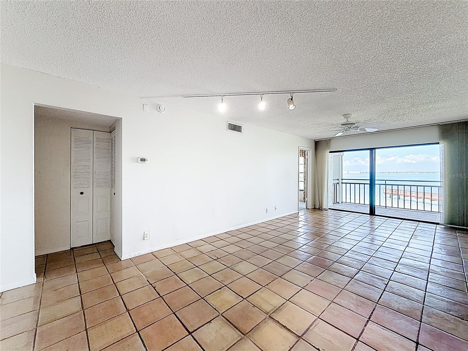 6211 Sun Blvd #211 Property Photo 8