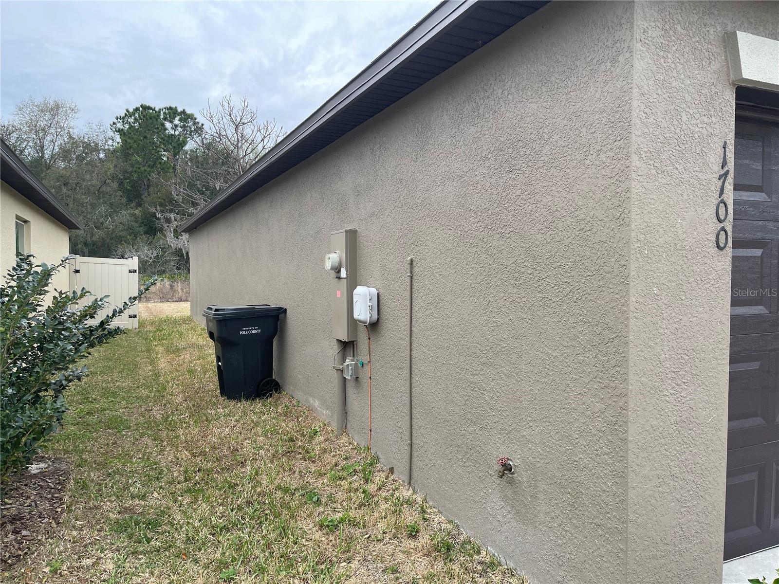 1700 Red Loop Property Photo 4