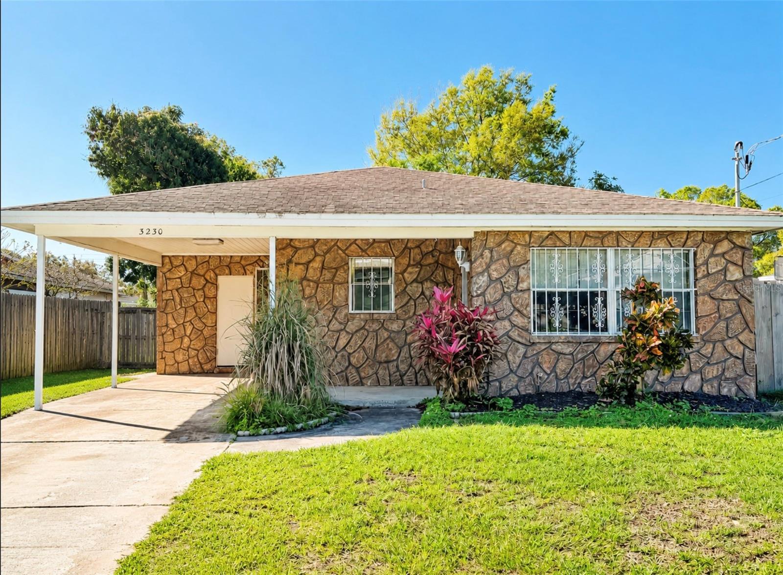 3230 W Saint Conrad St Property Photo 1
