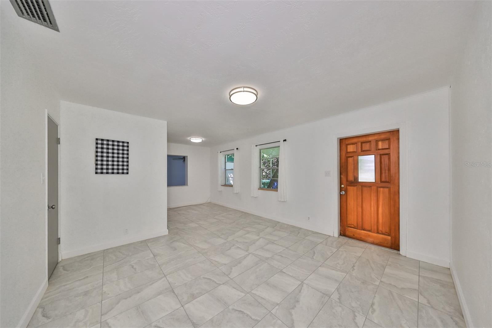 3908 W Wallace Ave Property Photo 5