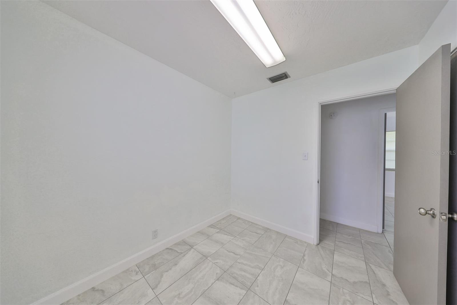 3908 W Wallace Ave Property Photo 9