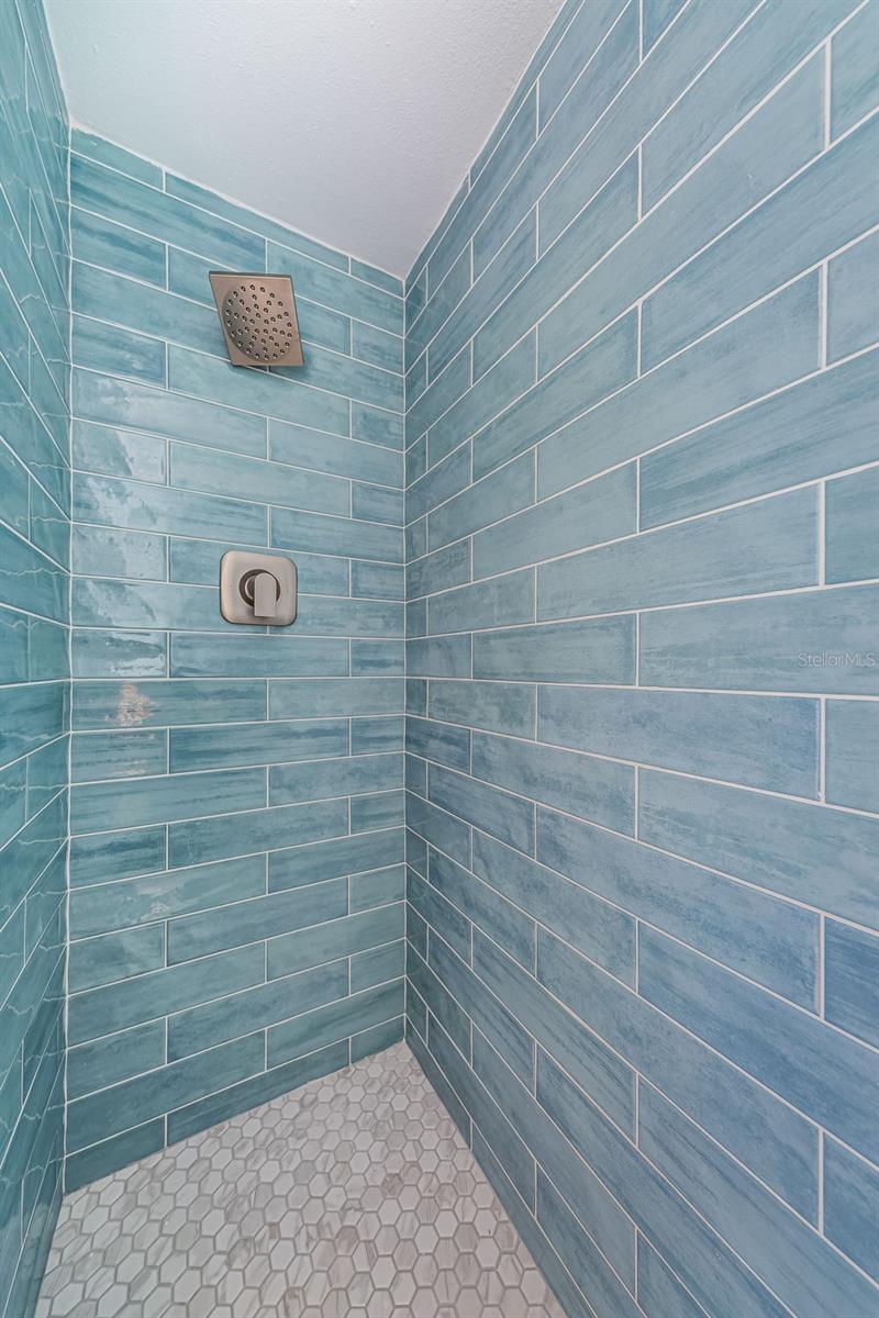 4700 Cove Cir #110 Property Photo 24