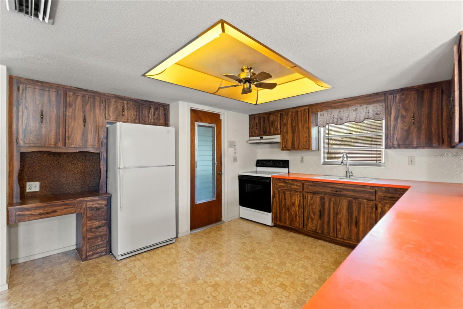 8511 Long Boat Ln Property Photo 11