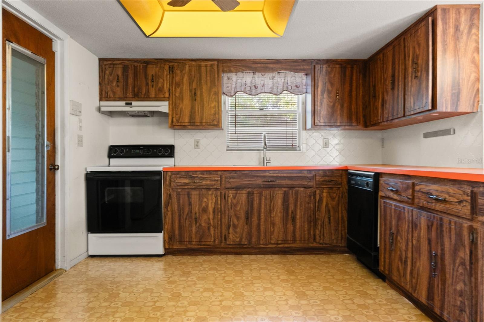8511 Long Boat Ln Property Photo 18