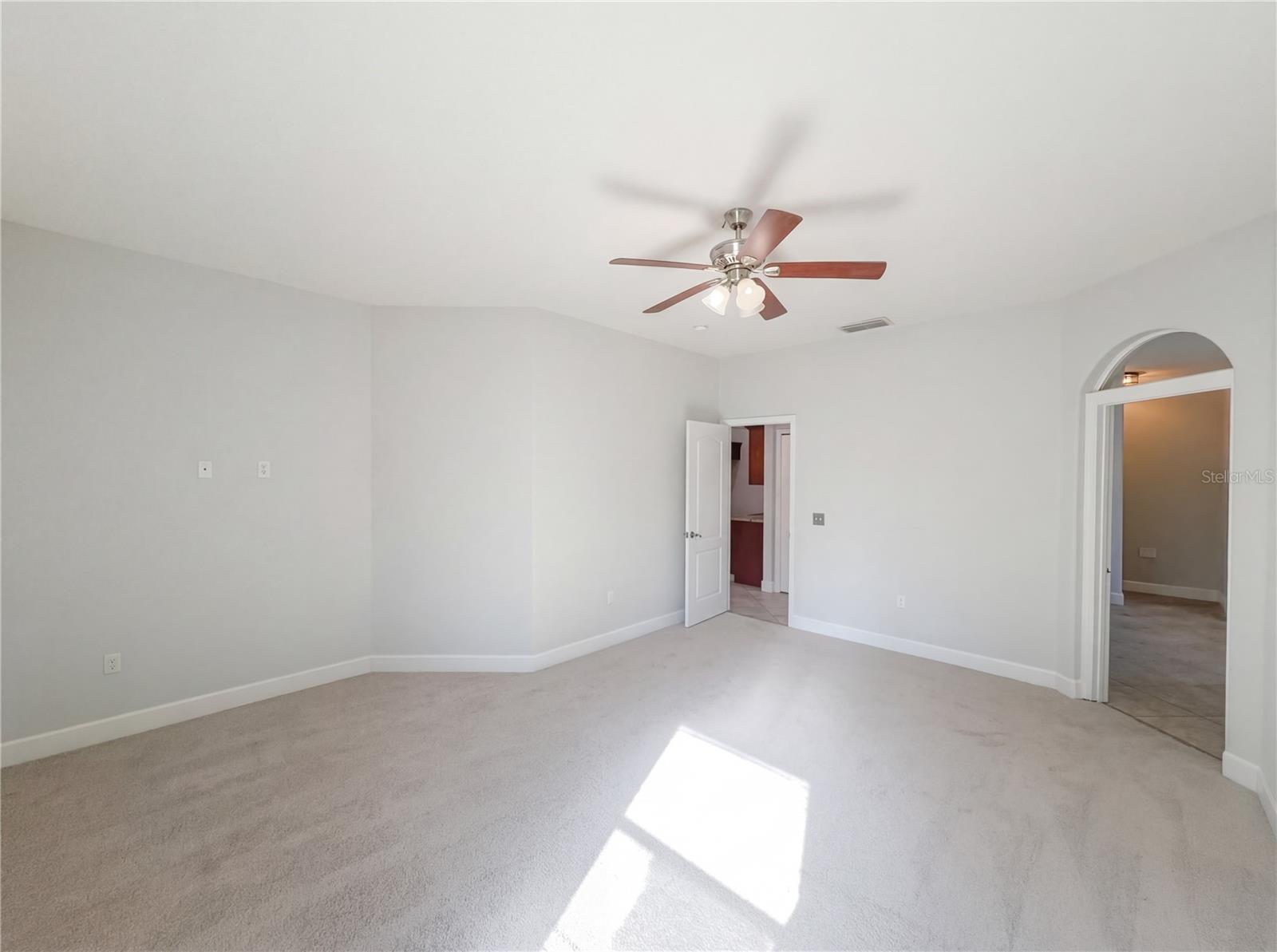 6326 Hickory Leaf Pl Property Photo 4