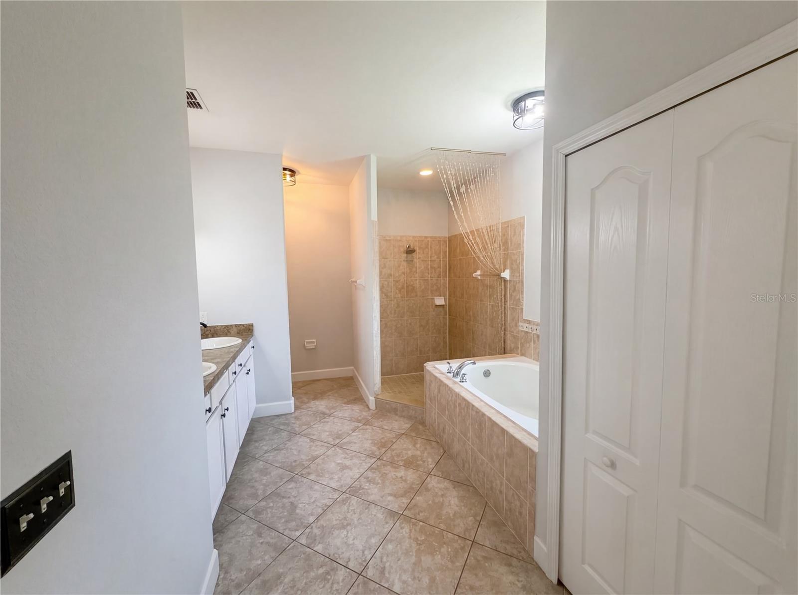 6326 Hickory Leaf Pl Property Photo 16