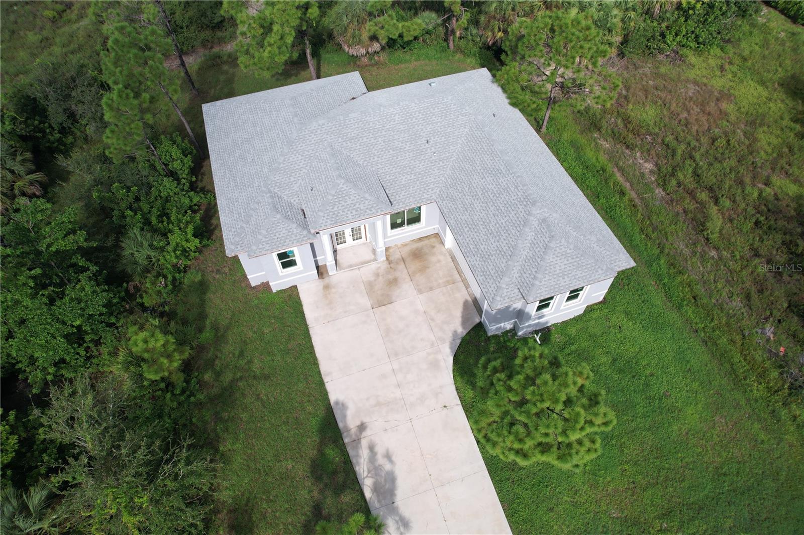 9555 Hallendale Dr Property Photo 3