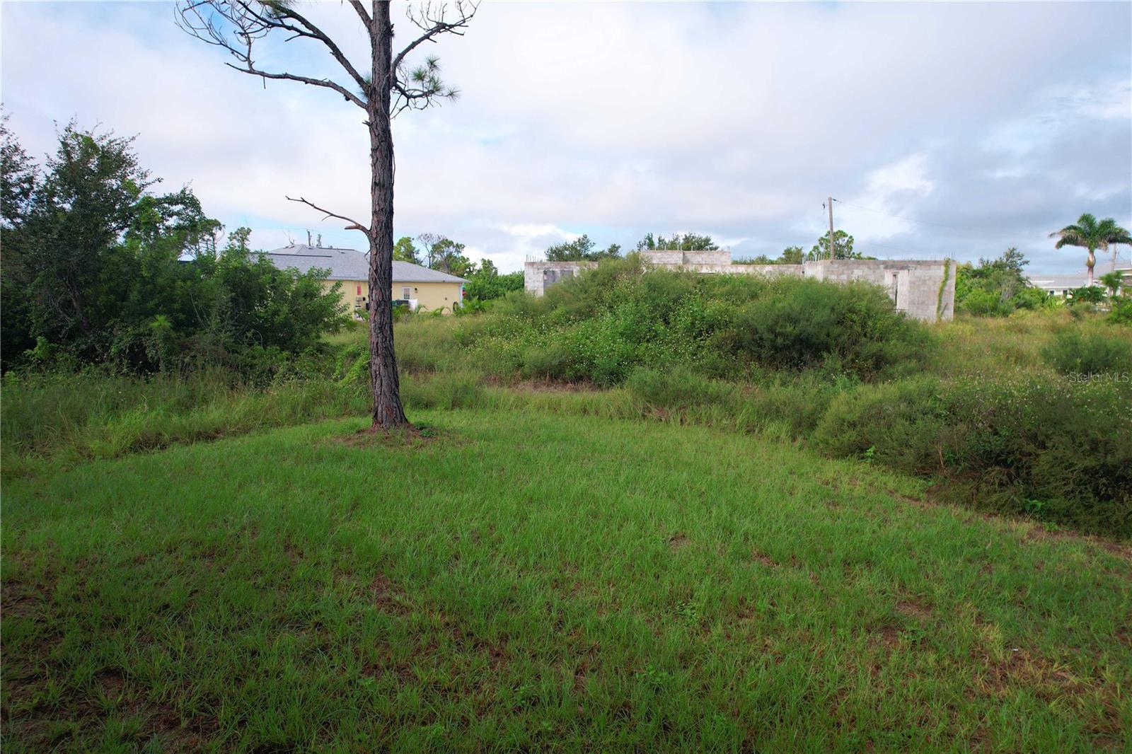 9555 Hallendale Dr Property Photo 9