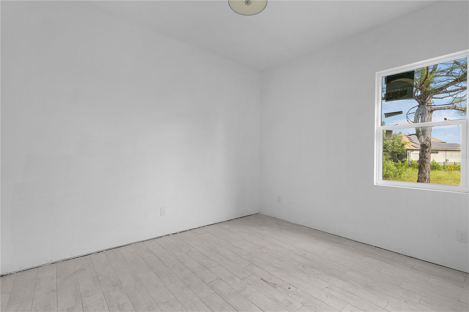9555 Hallendale Dr Property Photo 27