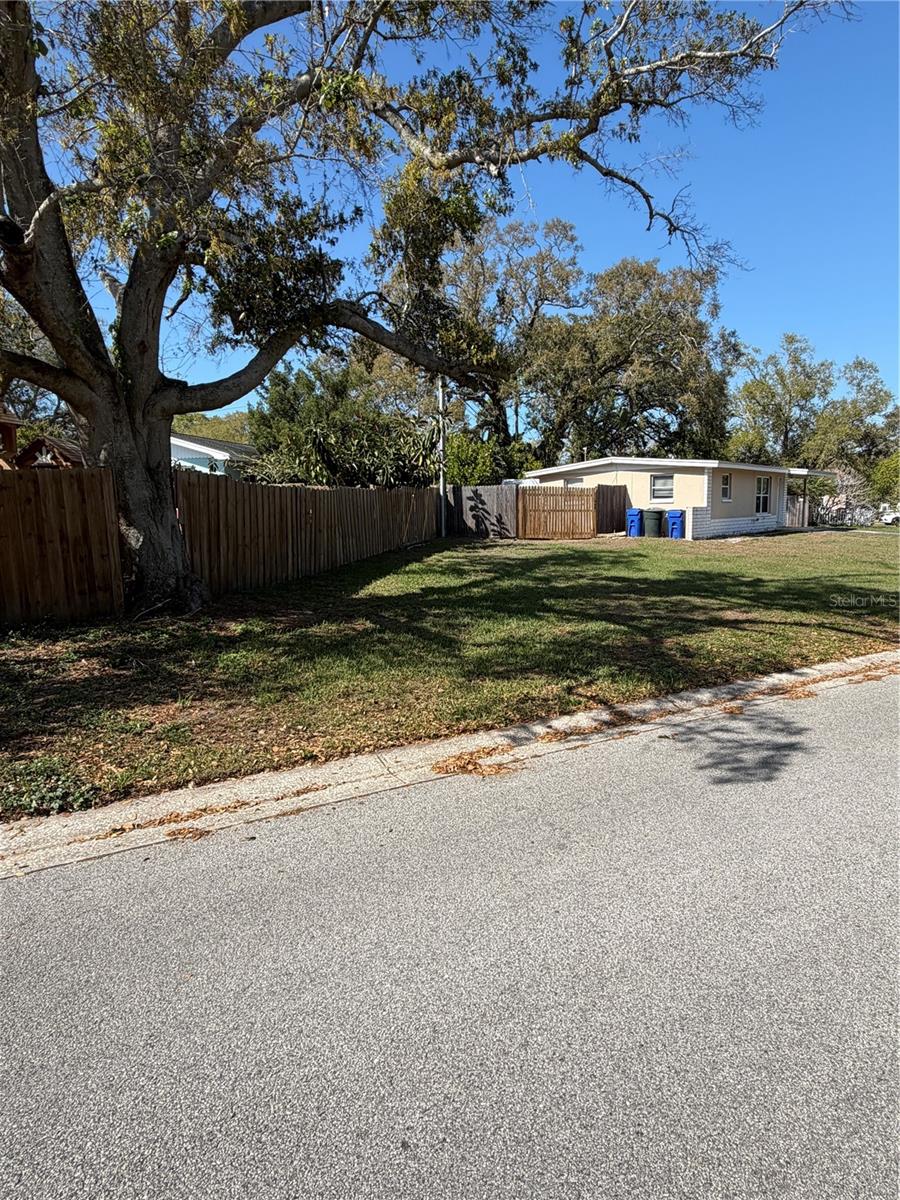 972 Cedarwood Ave Property Photo 3