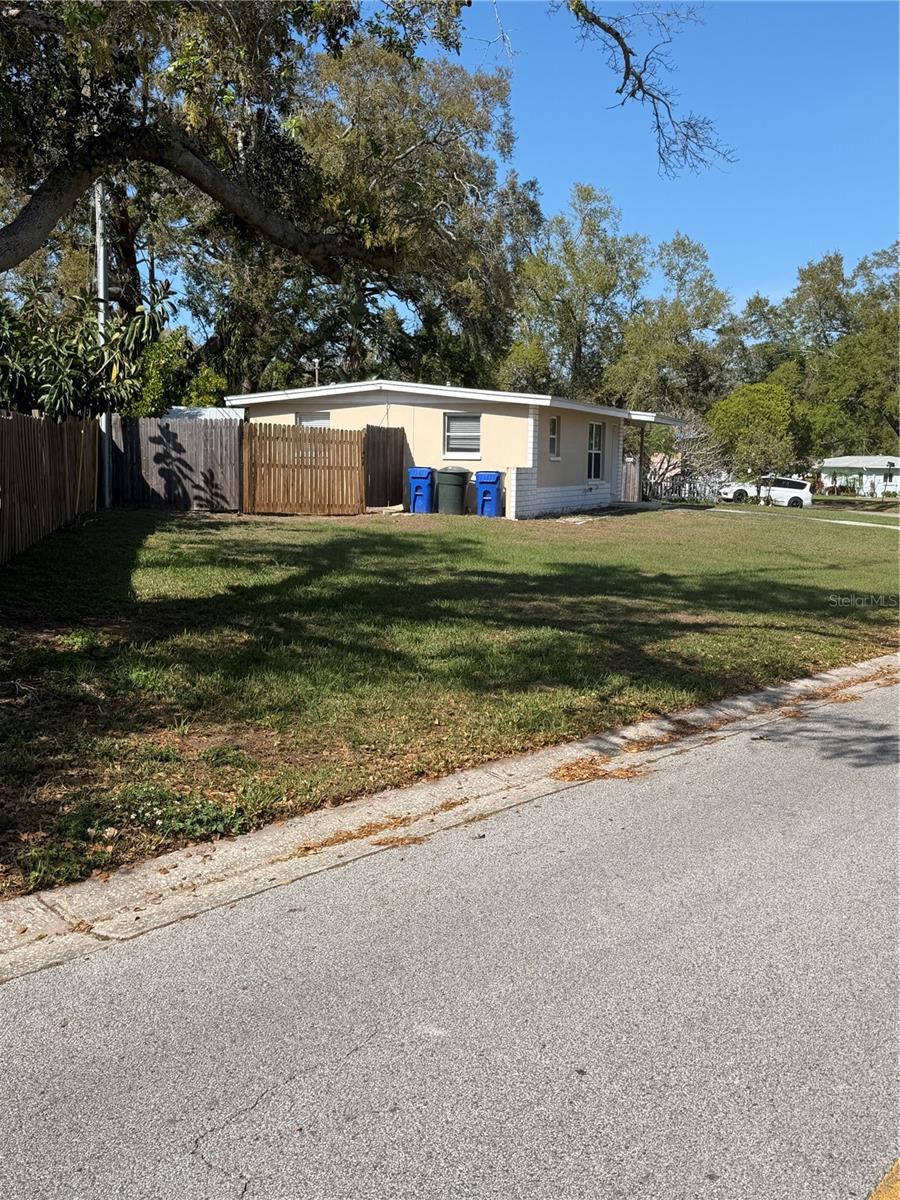 972 Cedarwood Ave Property Photo 4