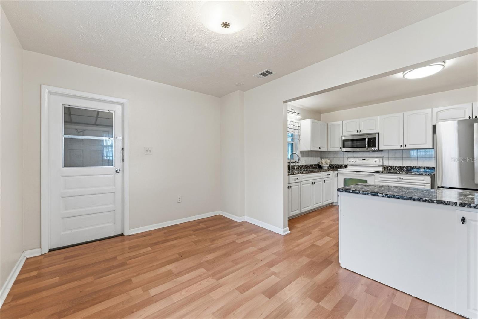 2711 W Heiter St Property Photo 5