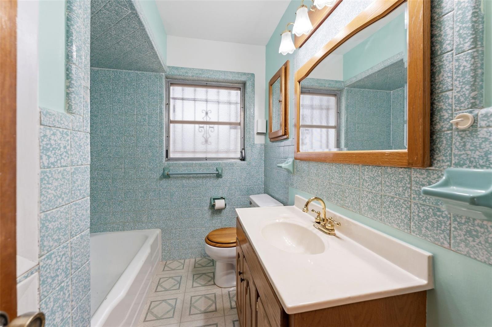 2711 W Heiter St Property Photo 8