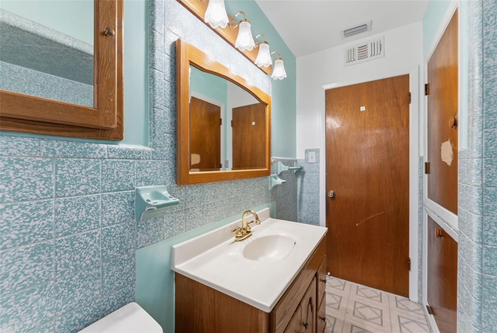 2711 W Heiter St Property Photo 9