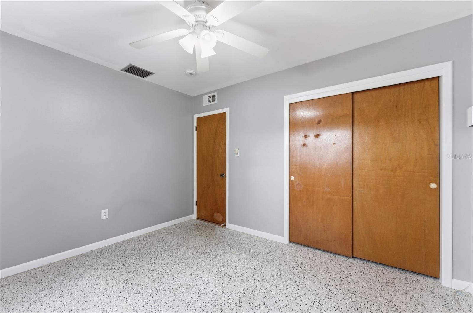 2711 W Heiter St Property Photo 11