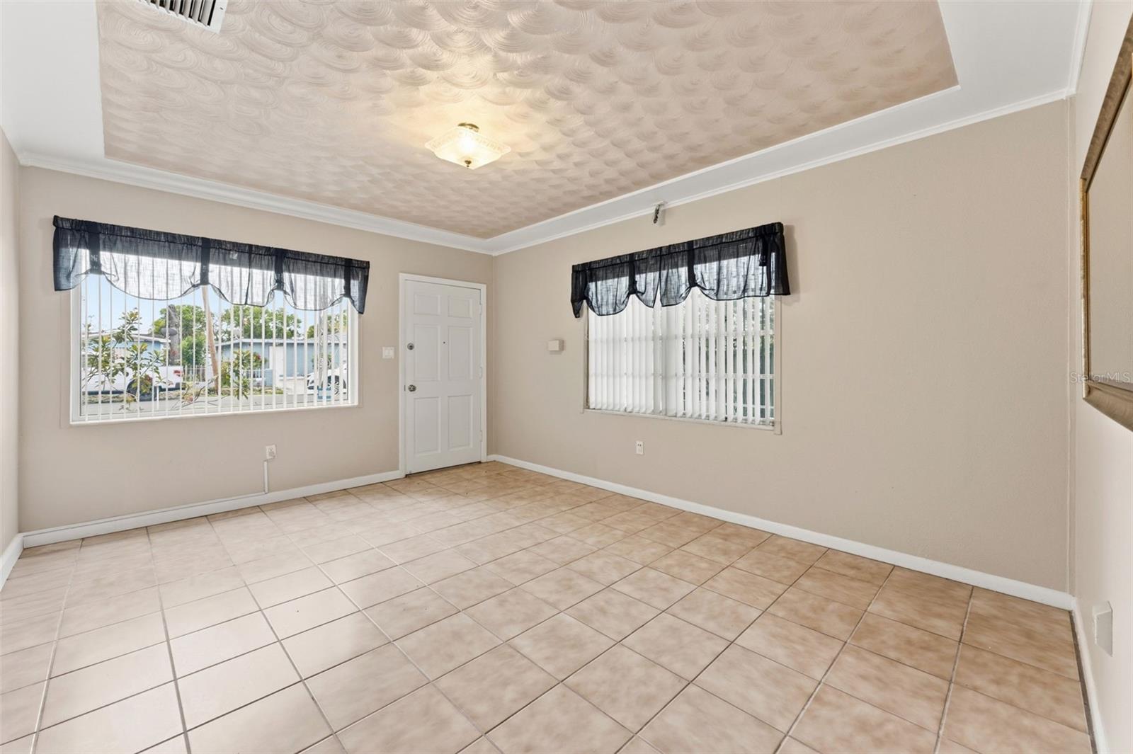 2711 W Heiter St Property Photo 20