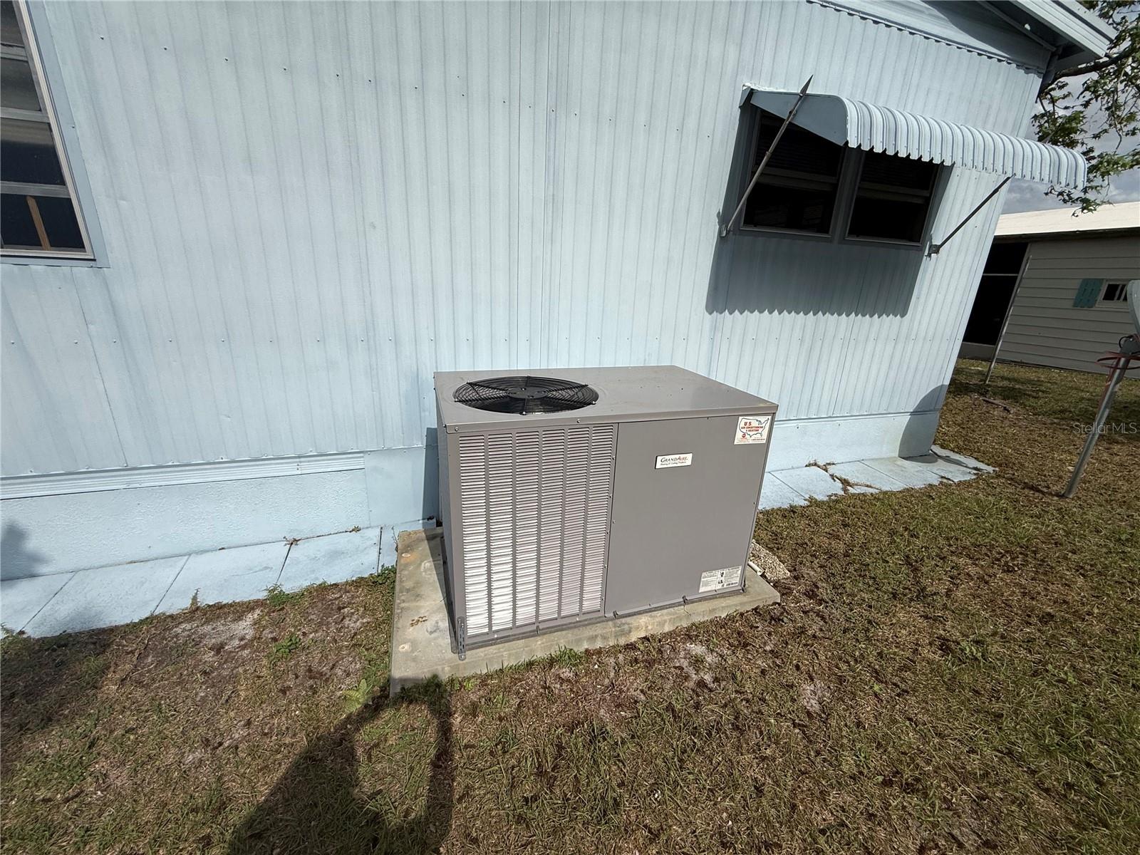 7441 Fairlane Ave Property Photo 9