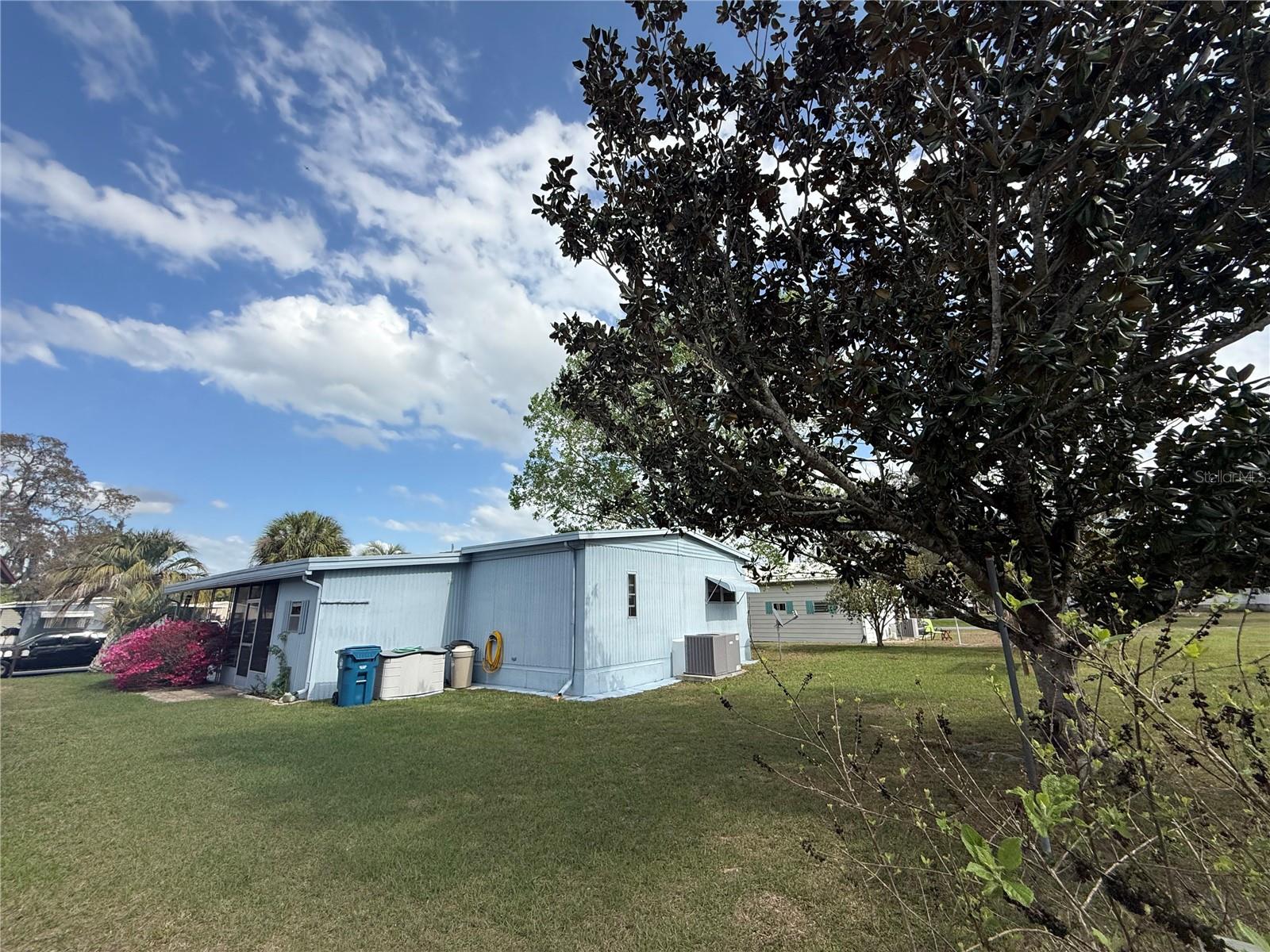 7441 Fairlane Ave Property Photo 11