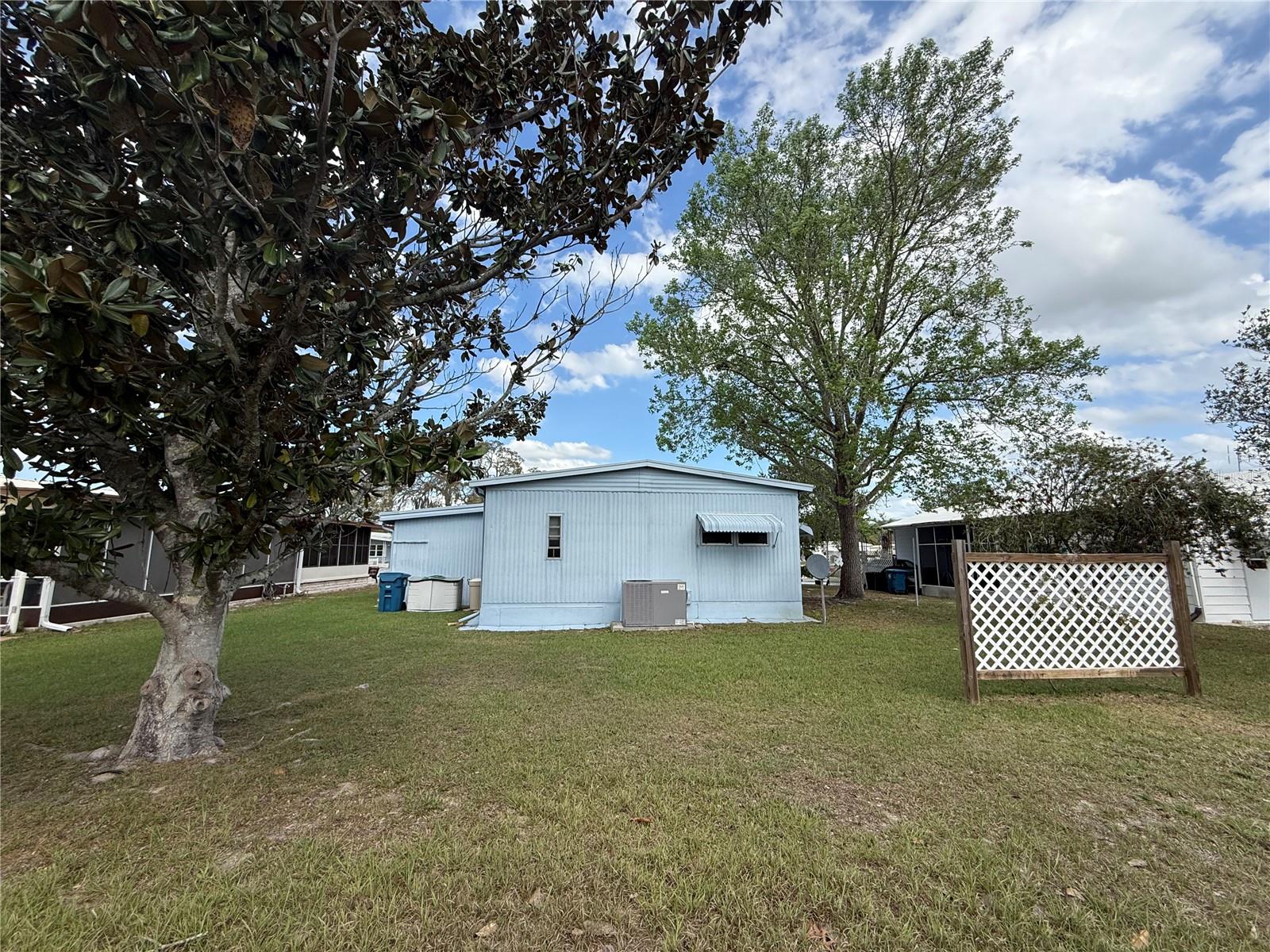7441 Fairlane Ave Property Photo 12