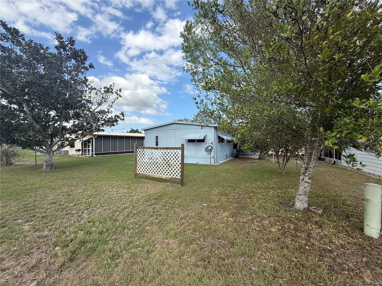 7441 Fairlane Ave Property Photo 14