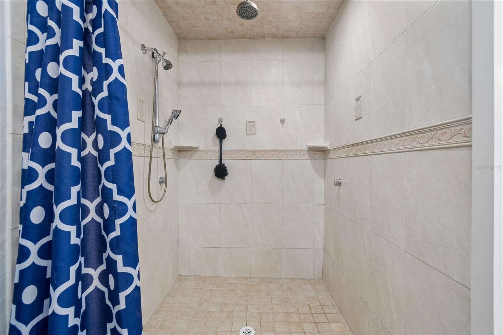 6815 Mitchell Cir Property Photo 38