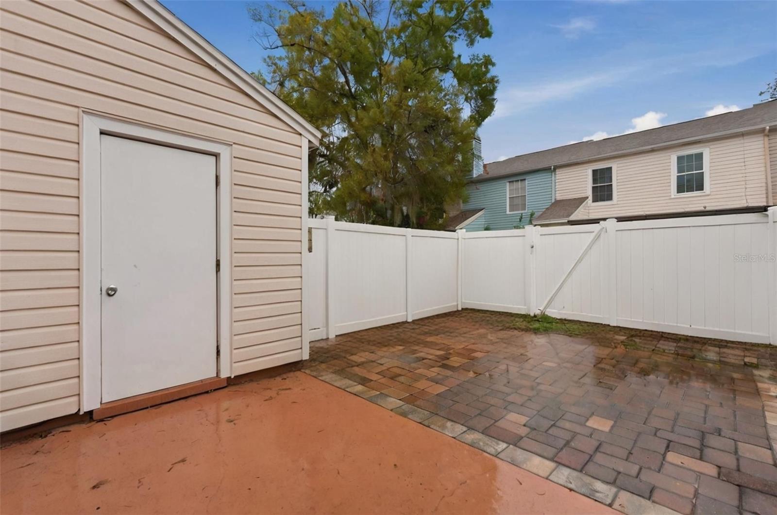 16143 Rambling Vine Dr E Property Photo 34