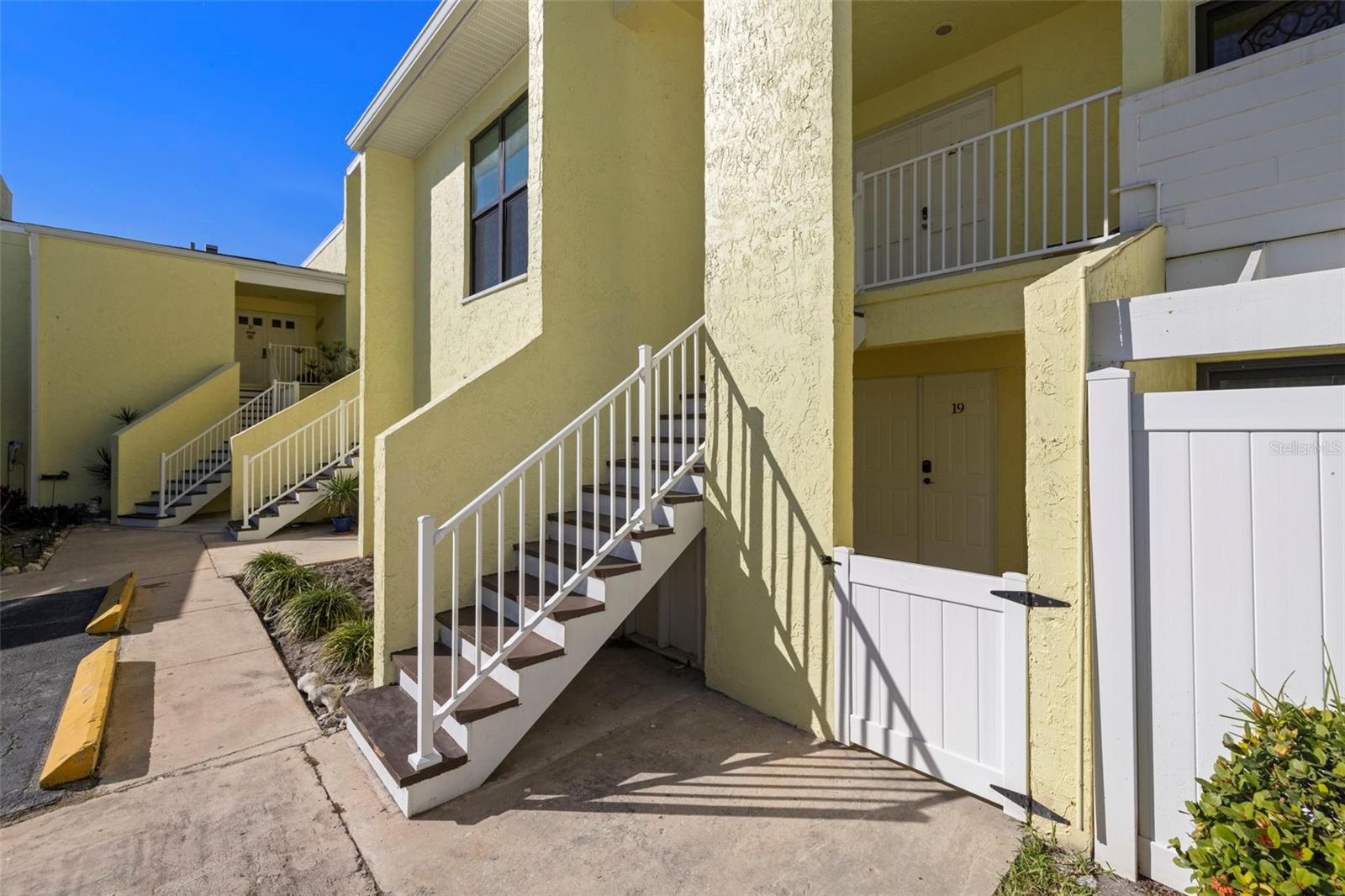 1 Windrush Blvd #19 Property Photo 2