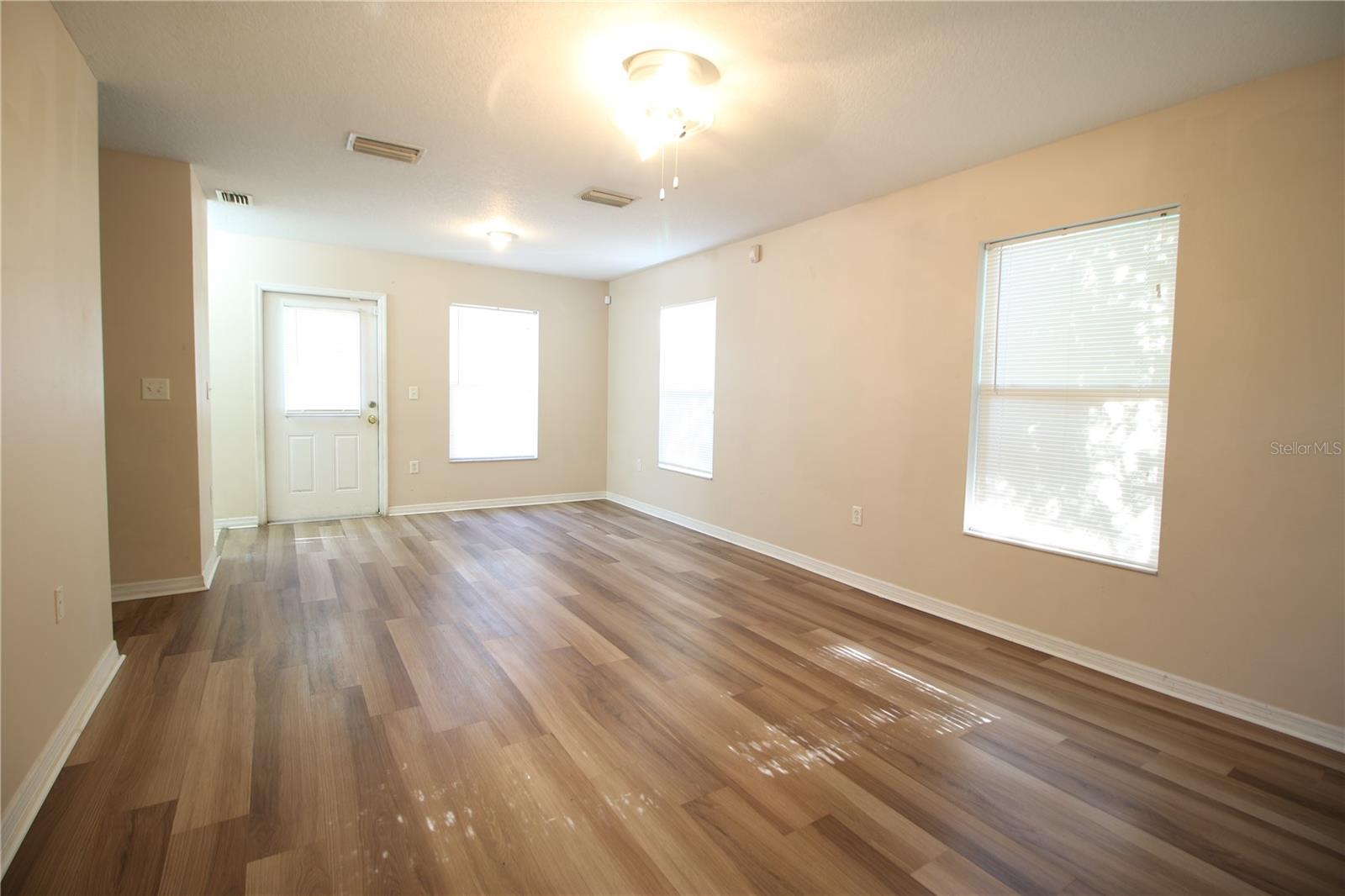 720 Newton Ave S Property Photo 3