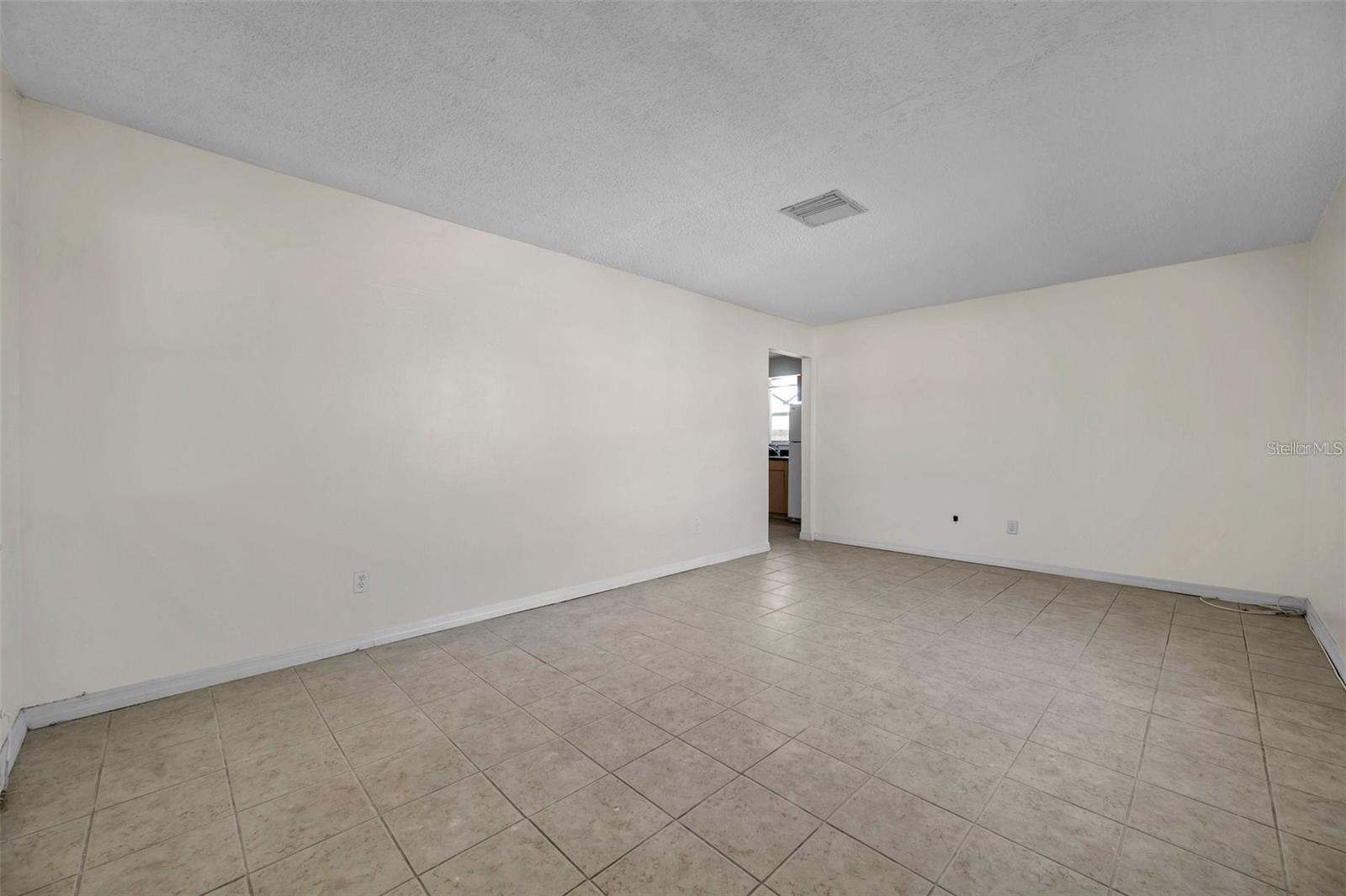 926 Lake Palms Dr Property Photo 4