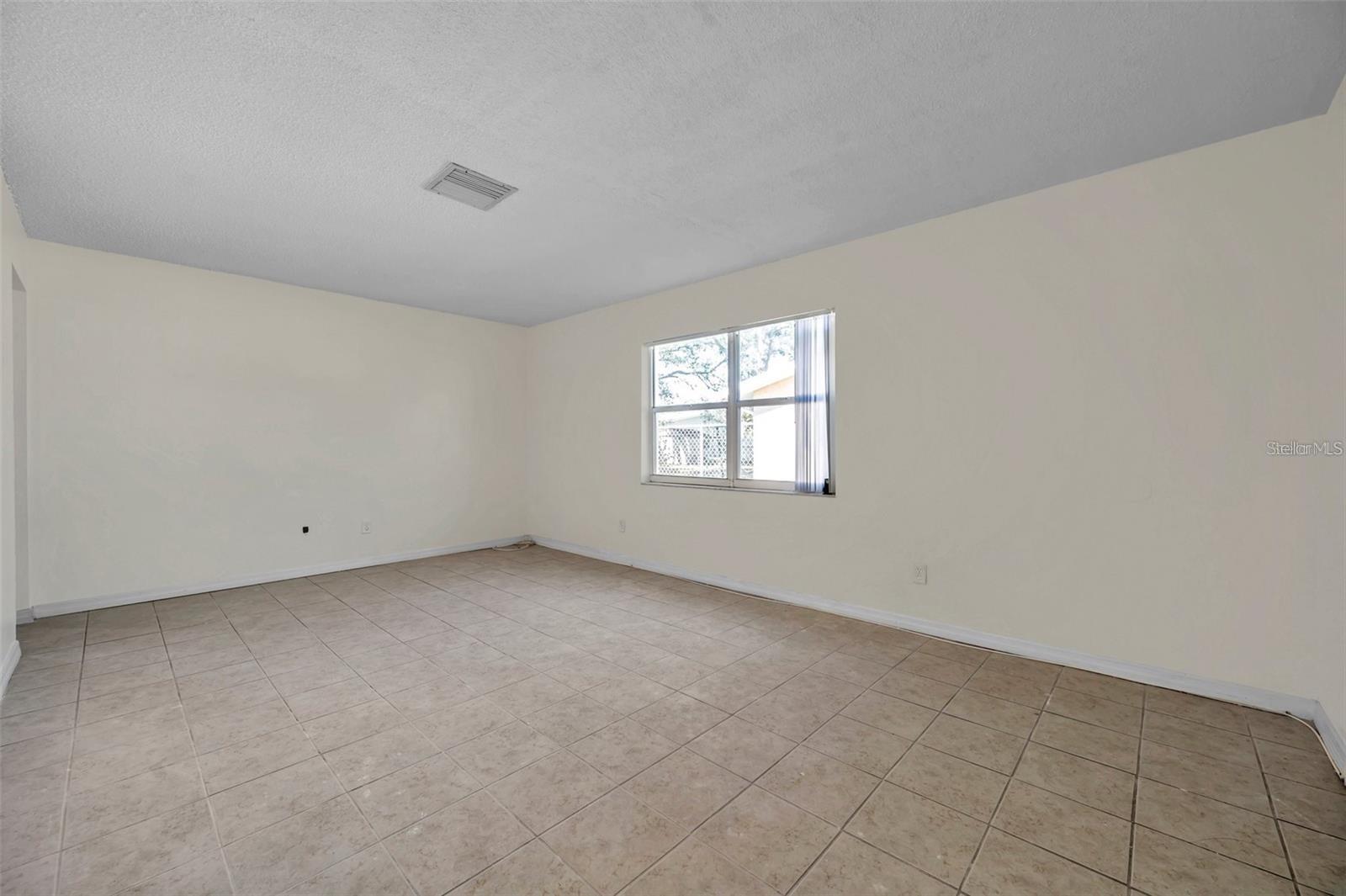 926 Lake Palms Dr Property Photo 6