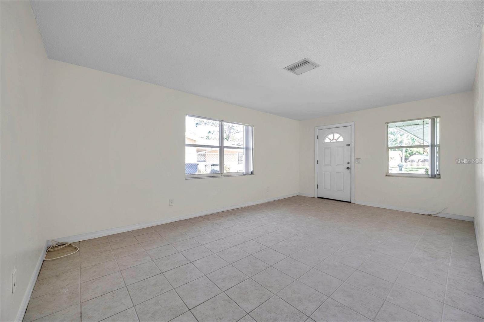 926 Lake Palms Dr Property Photo 7
