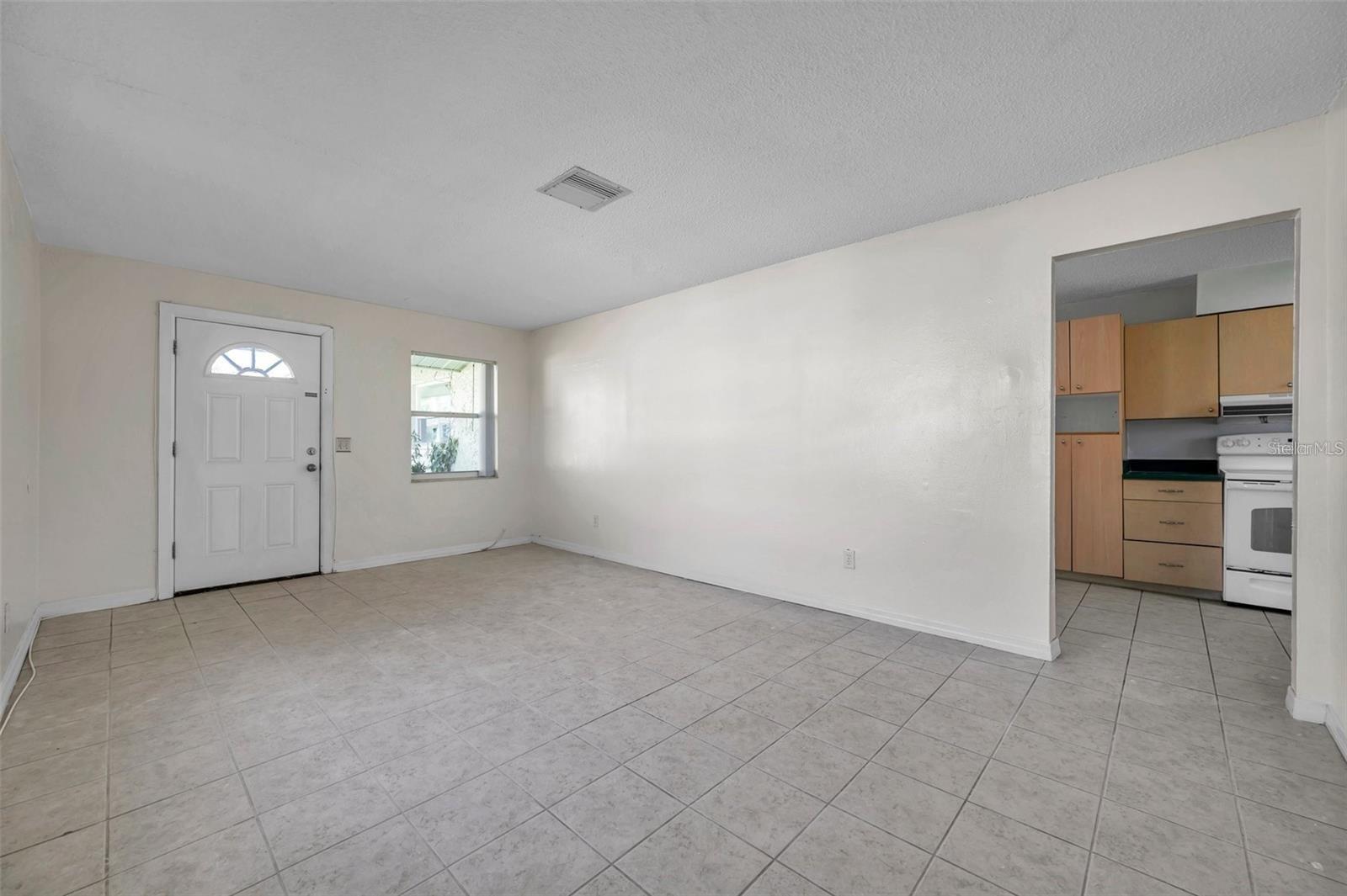 926 Lake Palms Dr Property Photo 8