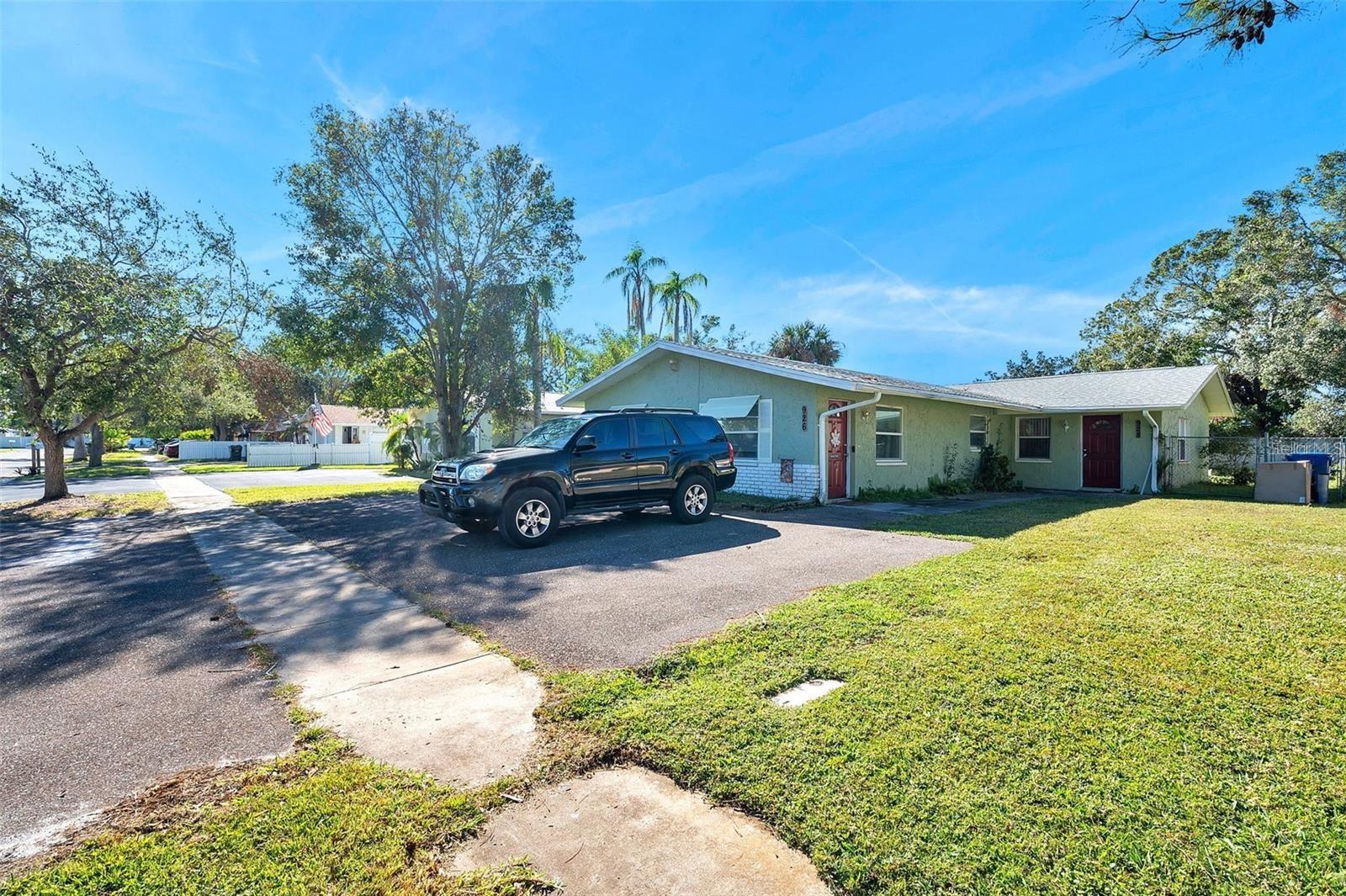 926 Lake Palms Dr Property Photo 27