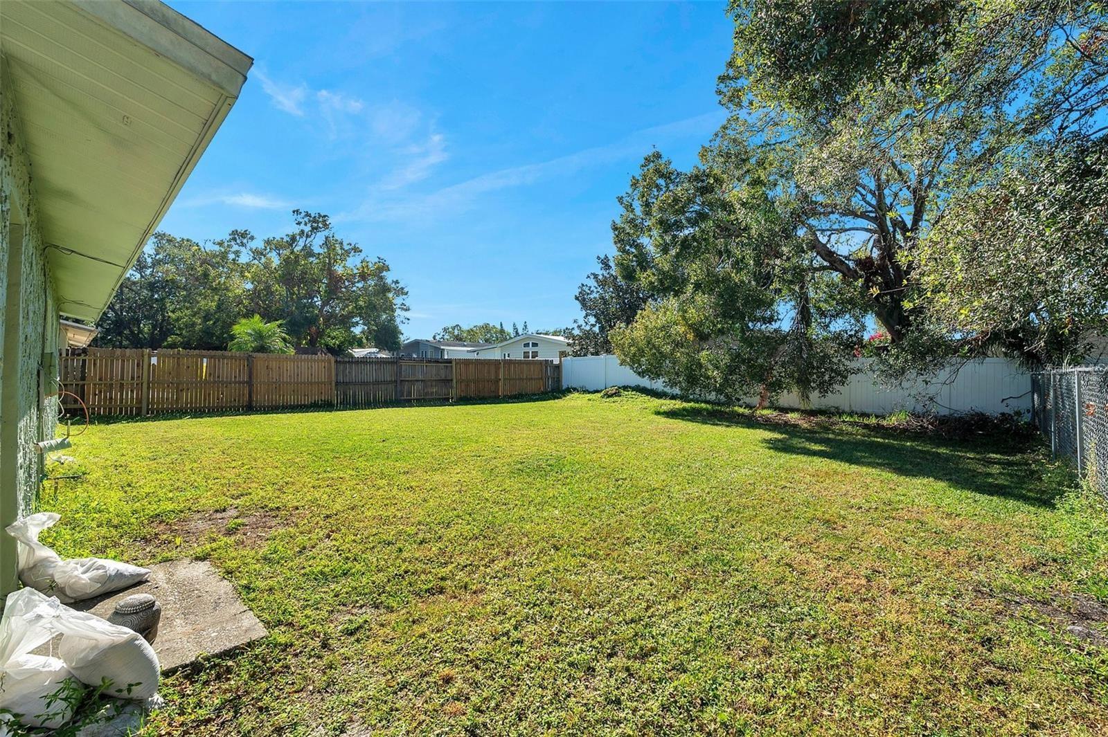 926 Lake Palms Dr Property Photo 28