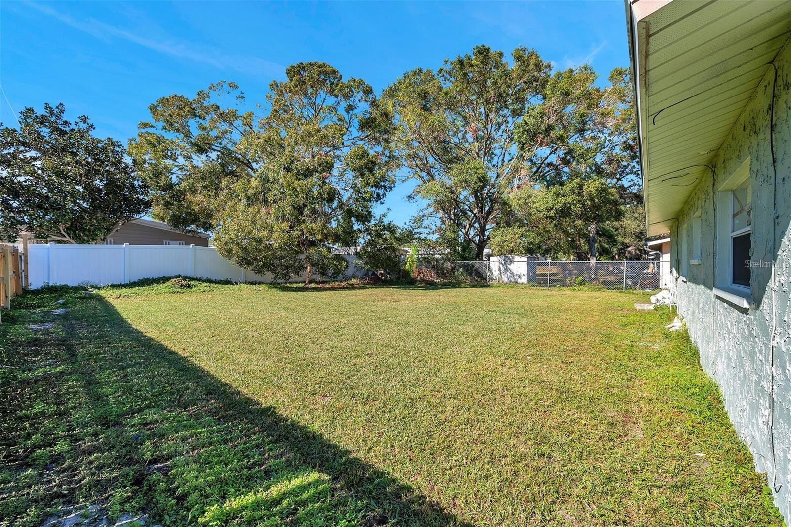 926 Lake Palms Dr Property Photo 29