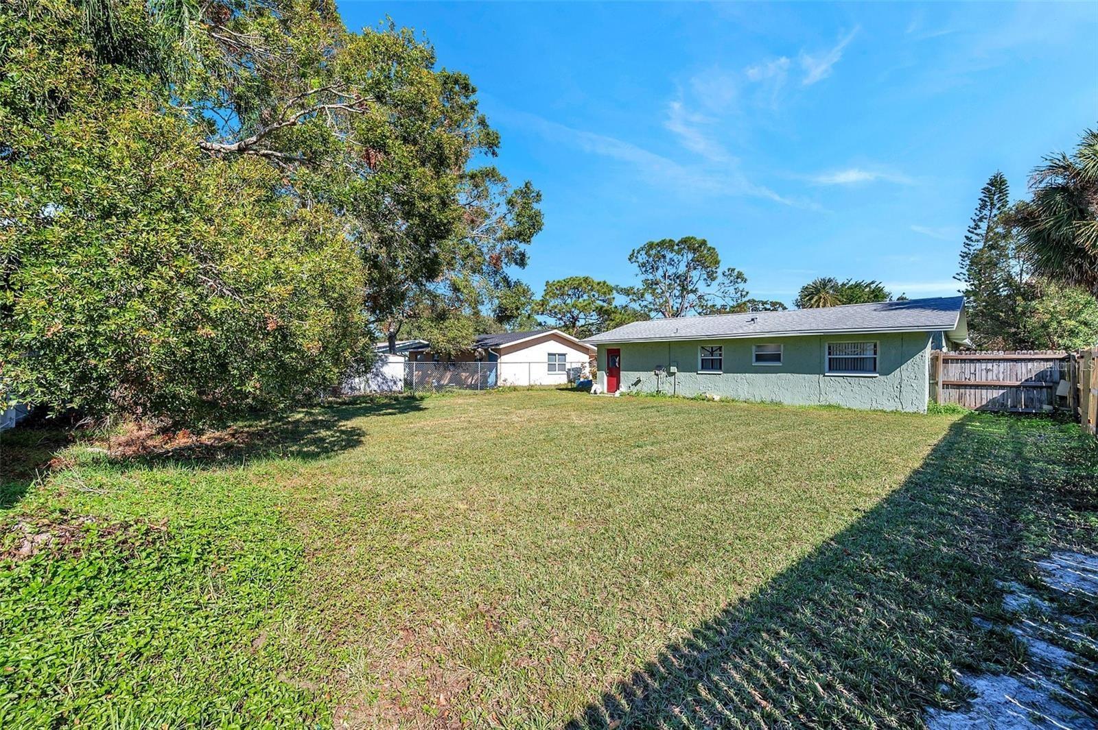 926 Lake Palms Dr Property Photo 30