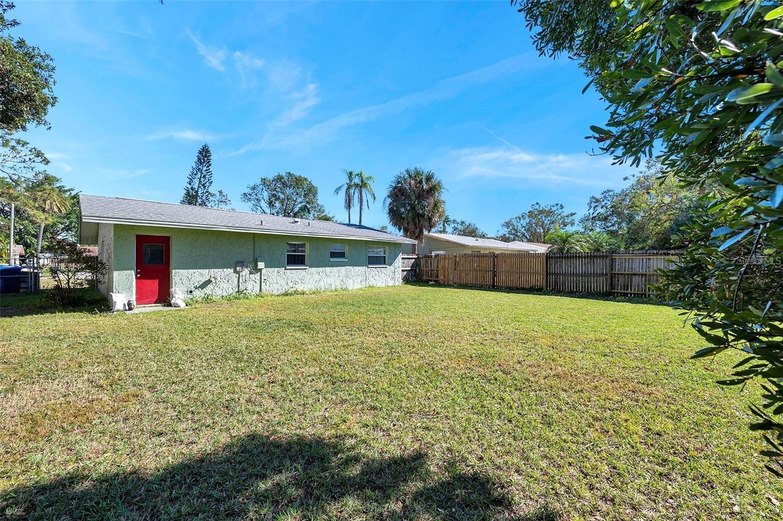 926 Lake Palms Dr Property Photo 31