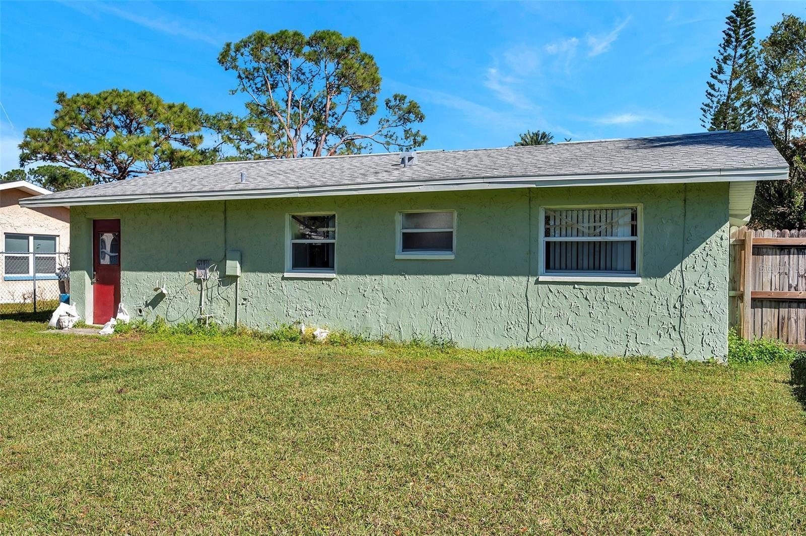926 Lake Palms Dr Property Photo 32