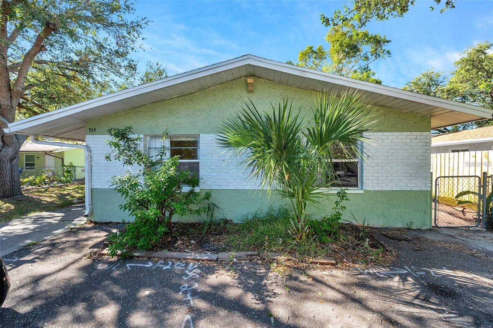 914 Lake Palms Dr Property Photo 3