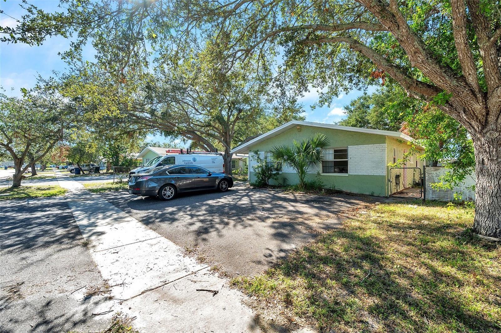 914 Lake Palms Dr Property Photo 4