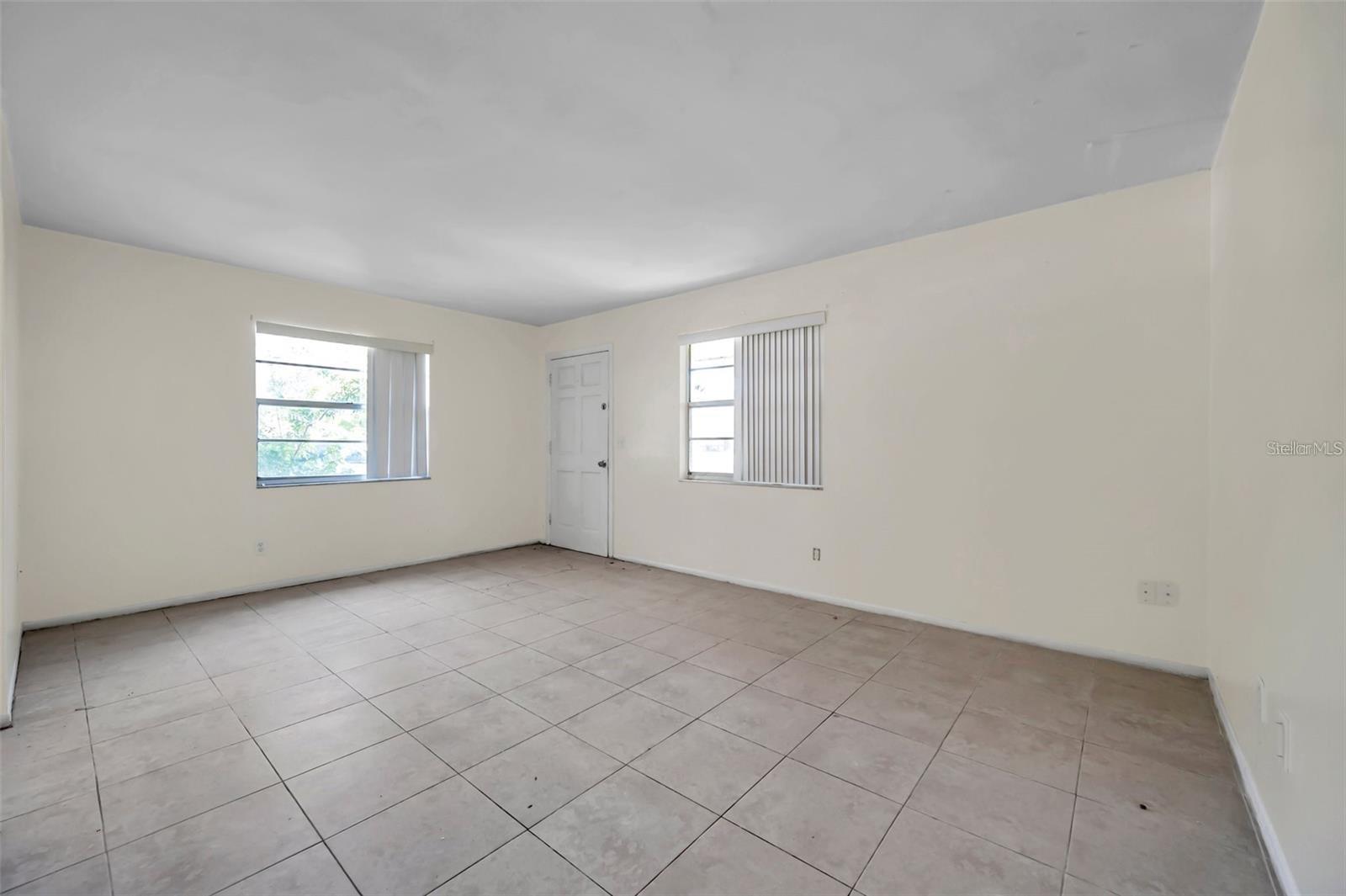 914 Lake Palms Dr Property Photo 7