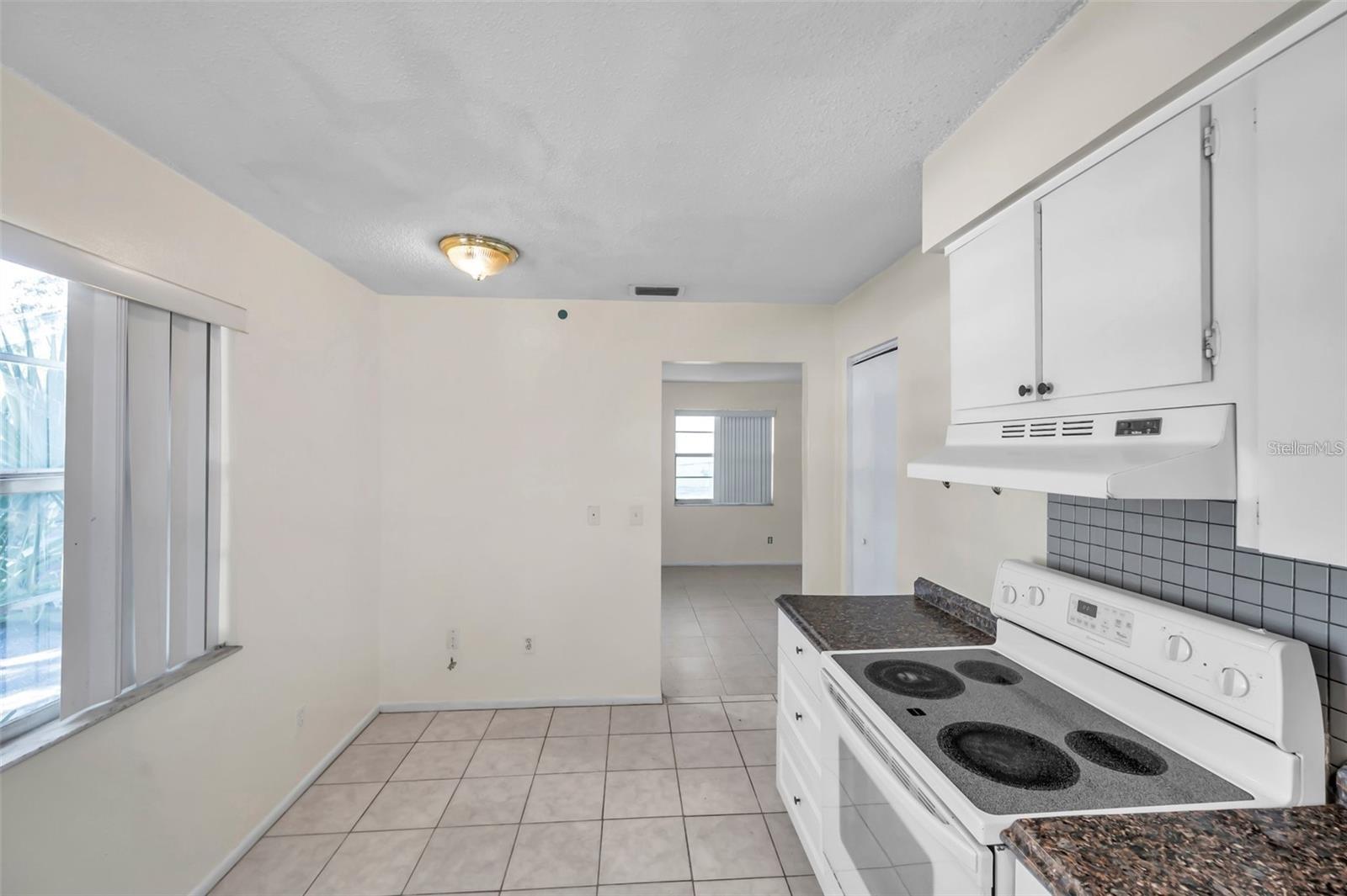 914 Lake Palms Dr Property Photo 16